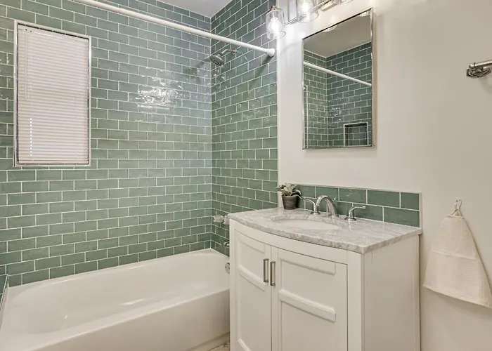 Walkable Uptown Gem! 3 Mi To Mtns Preserve Ferienhaus