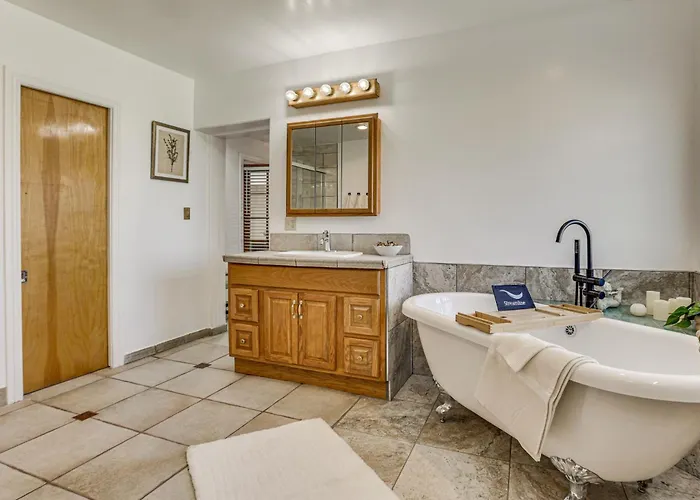 Ferienhaus Walkable Uptown Gem! 3 Mi To Mtns Preserve